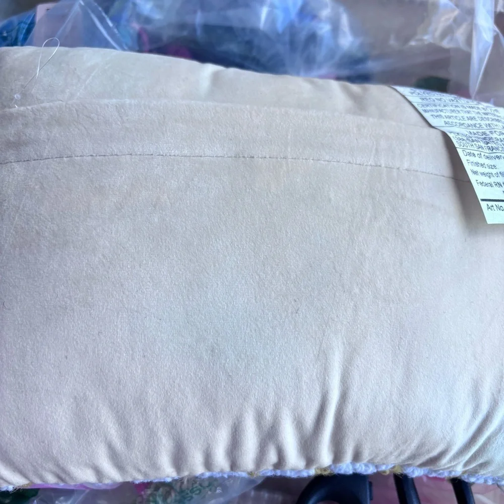 Peking Handicraft Bee, 8x12 Hook Pillow, 1 Count